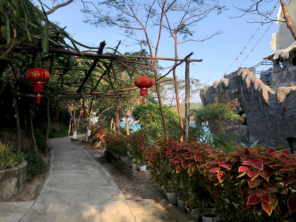 Lối vào thủy cung Trí Nguyên trên đảo Hòn Miễu, Nha Trang