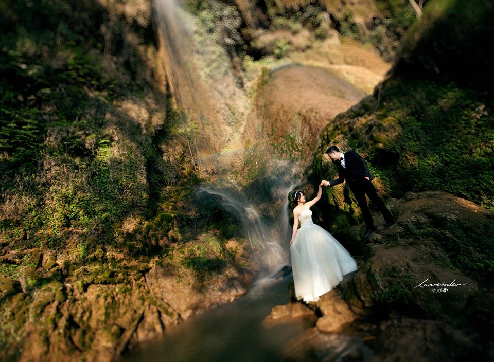 Chụp ảnh cưới ở thác Dải Yếm Mộc Châu