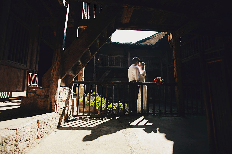 Chụp ảnh cưới ở phố cổ Đồng Văn Hà Giang