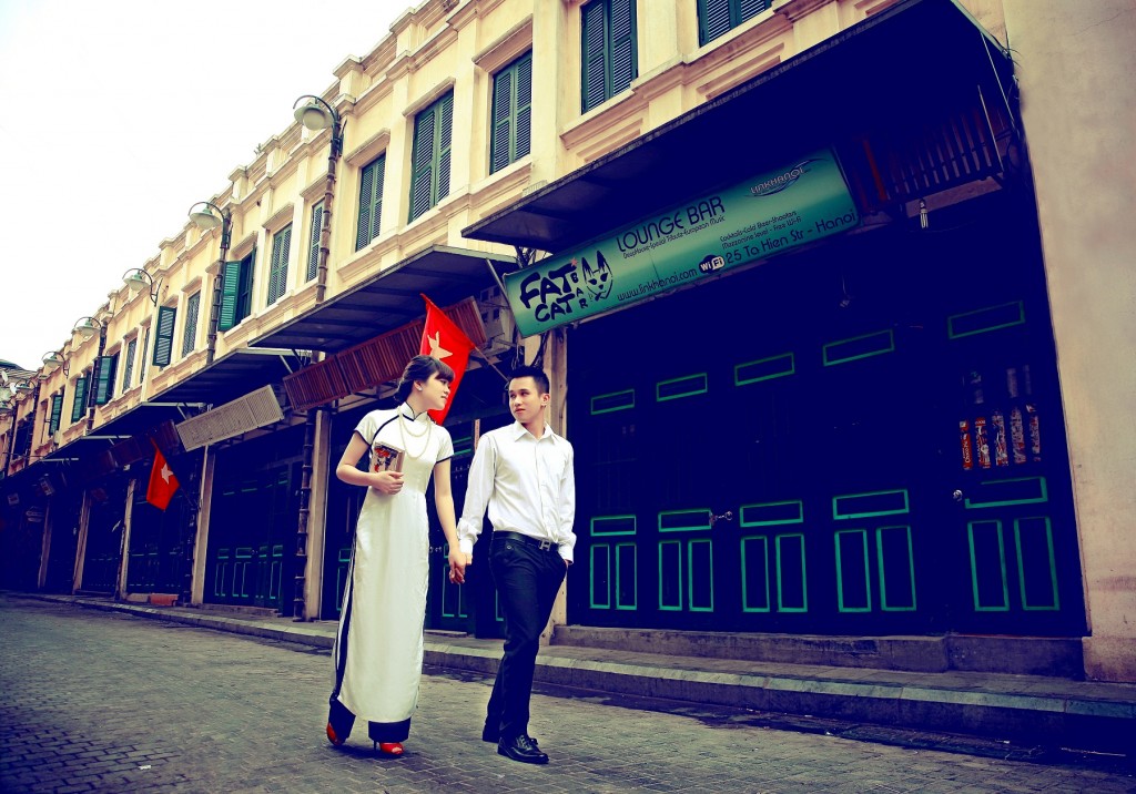 Chụp ảnh cưới ở phố cổ Hà Nội
