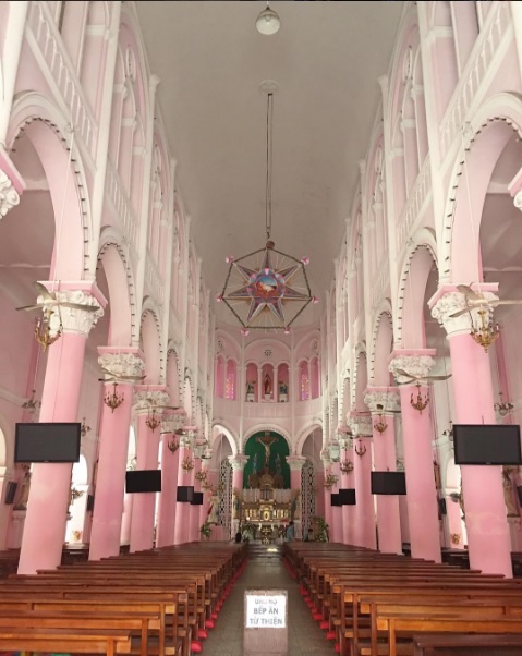 Bên trong nhà thờ Tân Định Sài Gòn