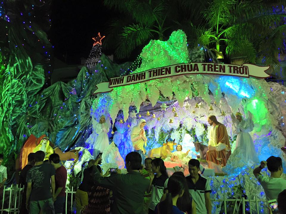 Đi chơi Noel ở khu xóm đạo Phạm Thế Hiển Sài Gòn
