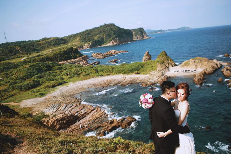 Chụp ảnh cưới ở biển Hồng Vàn Cô Tô