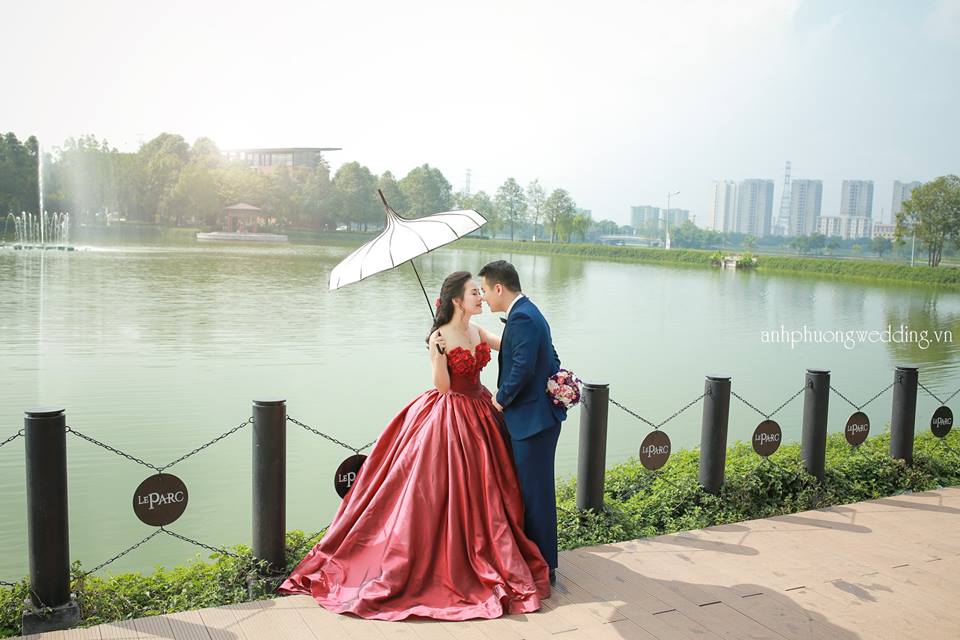Chụp ảnh cưới ở công viên Yên Sở