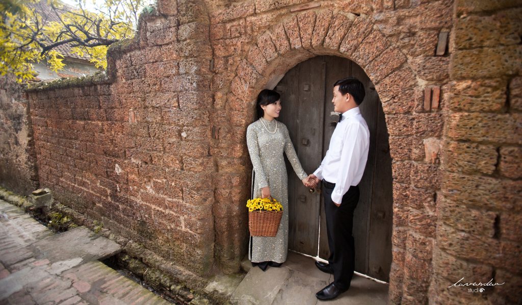 Chụp ảnh cưới ở làng cổ Đường Lâm Hà Nội