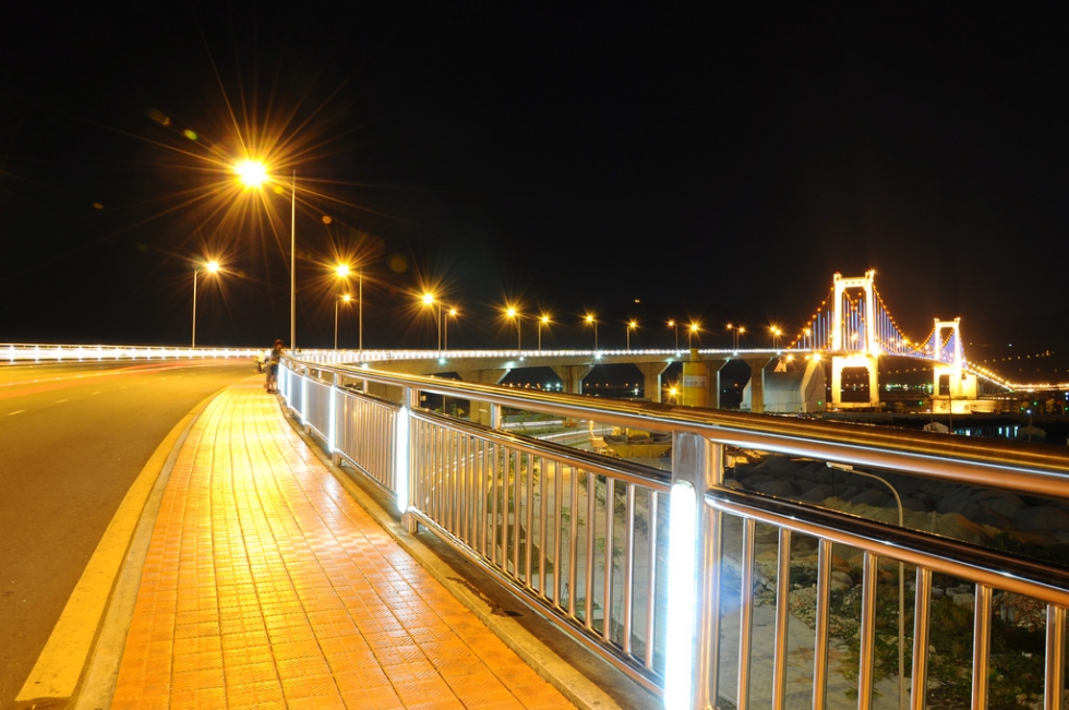 Đi chơi Noel ở cầu Thuận Phước Đà Nẵng