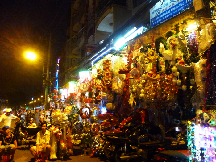 Đi chơi Noel ở phố người Hoa Hải Thượng Lãn Ông Sài Gòn