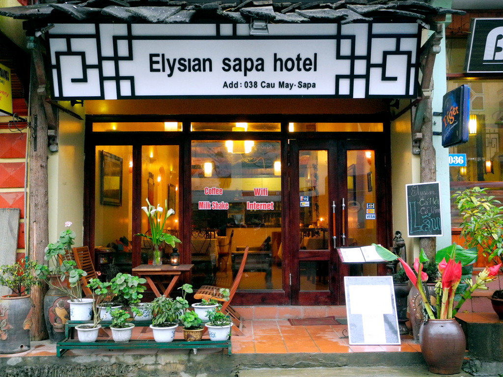 Khách sạn Elysian trên phố Cầu Mây Sapa