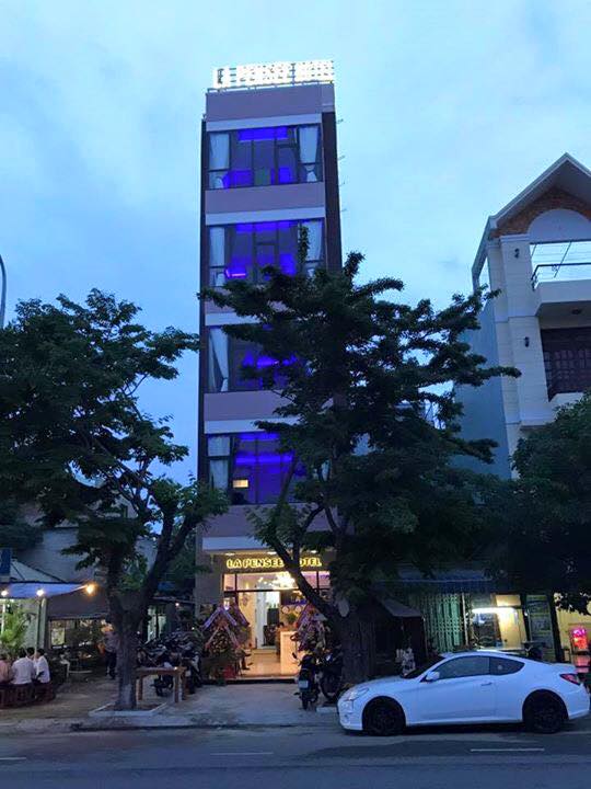 Khách sạn La Pensee ven sông Hàn Đà Nẵng