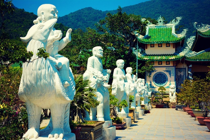 Đến du lịch Đà Nẵng, bạn không nên bỏ qua những ngôi chùa đẹp và linh thiêng